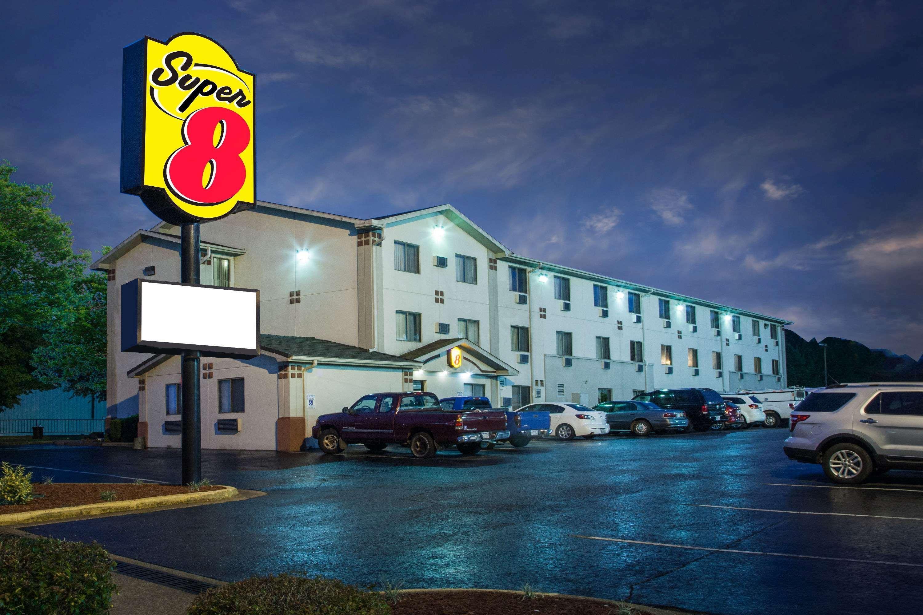 Super 8 By Wyndham Hot Springs Otel Dış mekan fotoğraf