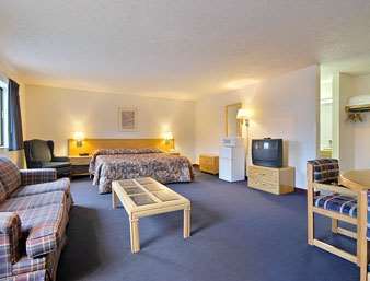 Super 8 By Wyndham Hot Springs Otel Oda fotoğraf